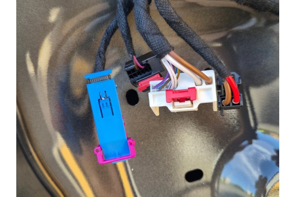 Puerta trasera izquierda para Cupra Tavascán, código de color LI7F, nú