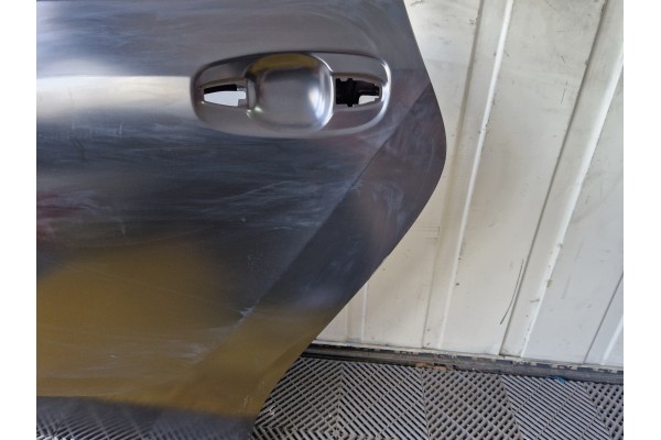 PUERTA TRASERA IZQUIERDA TOYOTA VERSO 2009 EN ADELANTE - PIEZA ORIGINA