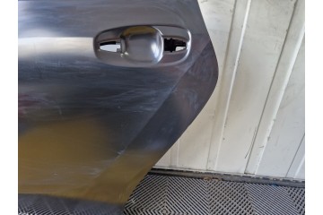 PUERTA TRASERA IZQUIERDA TOYOTA VERSO 2009 EN ADELANTE - PIEZA ORIGINA