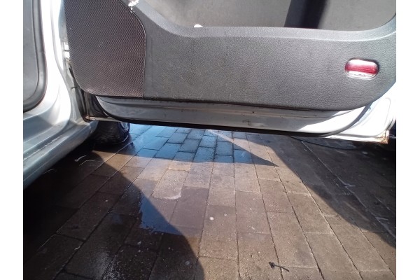 DOOR RIGHT FRONT BARE LA7W VW TOURAN 2004 Part manufacturer Volkswagen OE