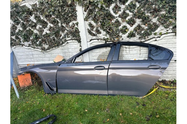BMW 5 G30 LCI 2023 Drzwi lewe przod ty komplet kolor X08 ceramika Catalog number of the part 000000