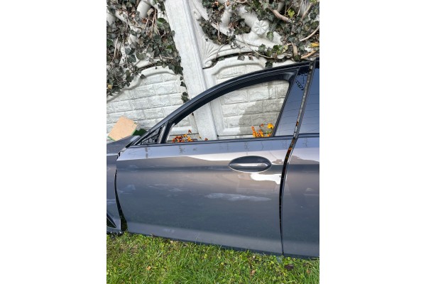 BMW 5 G30 LCI 2023 Drzwi lewe przod ty komplet kolor X08 ceramika Installation side front left