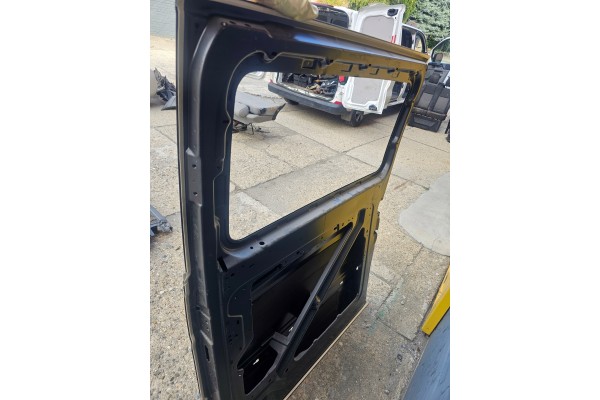 MERCEDES VITO W639 DOOR RIGHT SLIDING NEW ORG Catalog number of the part DRZWI PRAWE PRZESUWNE MERCEDES VITO W639 EU