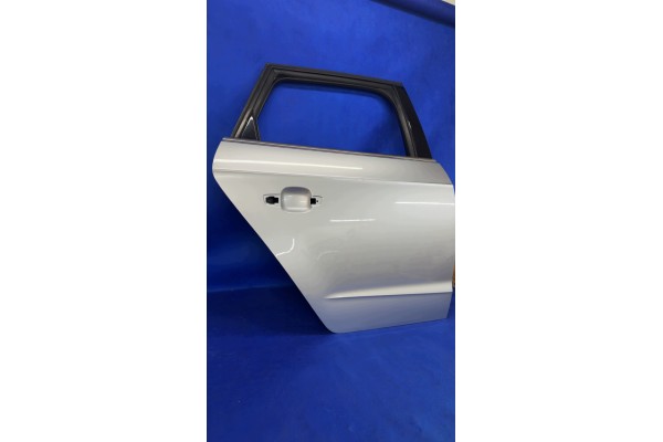 AUDI A3 8V FL 1 4E TRON 204KM SPORTBACK 17R DOOR REAR RIGHT 8V4833052 Catalog number of the part 8V4833052 26 09 LIT CARS