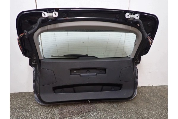 Portón trasero completo con luces y cámara original BMW X1 F48 2017