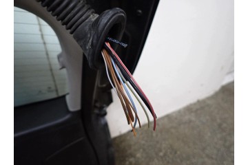 Portón trasero completo con luces y cámara original BMW X1 F48 2017
