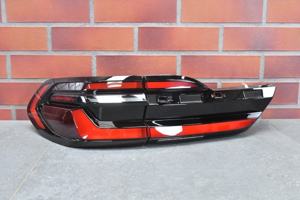 REAR LAMPS LEFT RIGHT BMW X7 G07 LCI LIFT EUROPE ORIGINAL 10443km Catalog number of the original 9881353 9881354 9881357 9881358