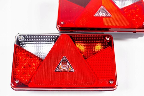 Juego de luces traseras LED con cableado de 7 m y conector de 13 pines