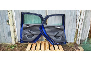 FORD FOCUS MK3 III Lift Door Right Rear Complete HF Catalog number of the part FOCUS III LIFT ZBIORNIK SPRYSKIWACZY