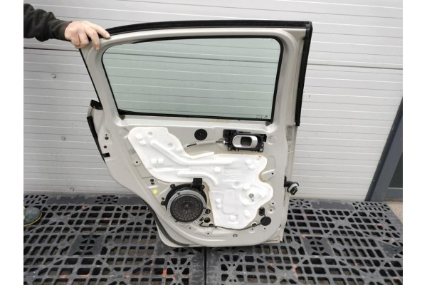 Puerta trasera izquierda completa Citroën C3 III Facelift 1.2 2022