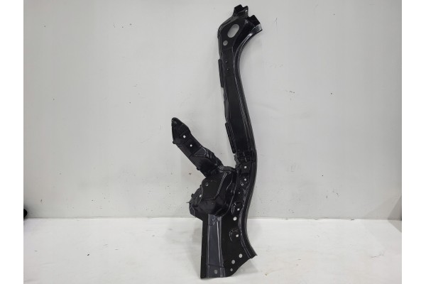 POST REAR RIGHT NISSAN JUKE G8114 6UAMB Part manufacturer Nissan OE