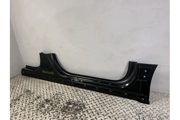 NEW ORIGINAL THRESHOLD POST RIGHT KIA PROCEED 19 25r RIGHT Part manufacturer Kia OE