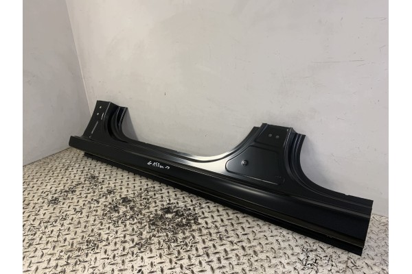 NEW ORIGINAL LEFT POST THRESHOLD KIA CEED 3 III 18 25 LEFT Part manufacturer Kia OE