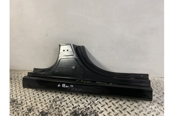 NEW ORIGINAL RIGHT CENTER THRESHOLD POST KIA CEED 3 III 18 25 RIGHT Car type passenger cars