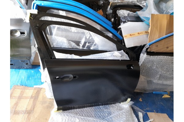 RIGHT FRONT DOOR RENAULT CLIO VI ORG NEW Catalog number of the part 801008393R CLIO VI 6 ROK 2026 26 DRZWI PRAWE STRONA PRAWA RH