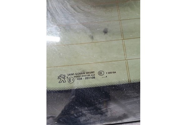 Portón trasero con cristal para Peugeot 2008 I (2013-2019)