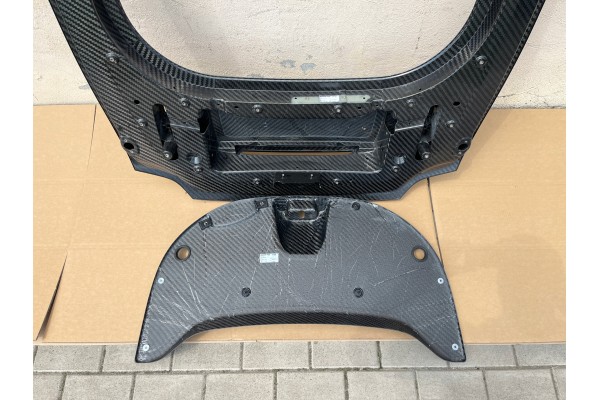Portón Trasero Mercedes Black Series A190 Carbono