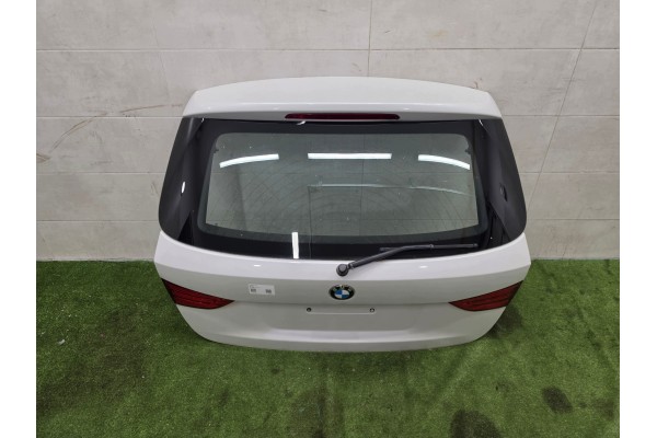 BMW X1 E84 TAILGATE REAR TRUNK LAMP EU COLOR A96 Catalog number of the part BMW E84 KLAPA A96 MIRTEX
