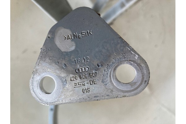 Soporte de carrocería delantero izquierdo Audi R8 420806507