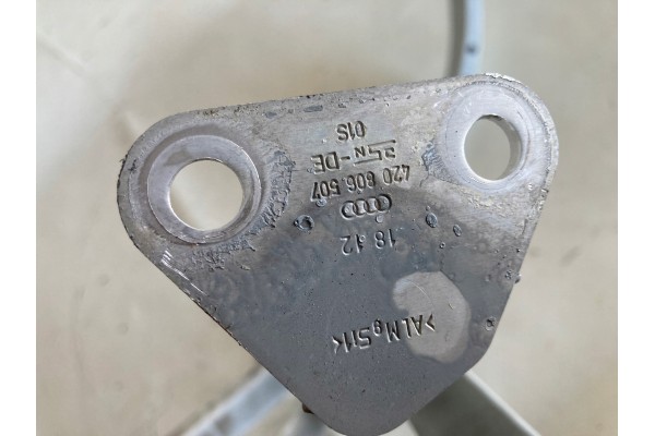 Soporte de carrocería delantero izquierdo Audi R8 420806507