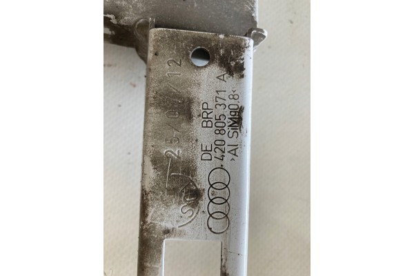 Soporte de carrocería delantero izquierdo Audi R8 420806507