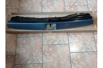 Nakadka pasa tylnego w bagazniku Mercedes C 204 T model 2046902800