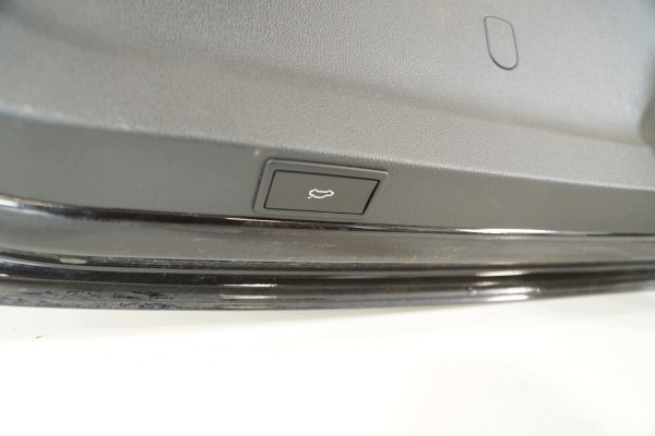 TAILGATE COMPLETE ORYG EU CODE LF9R SKODA OCTAVIA IV 5E3 CAMERA 24R Installation side rear