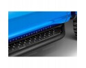 Estribos laterales montados en el chasis Go Rhino Dominator D6 Doble C