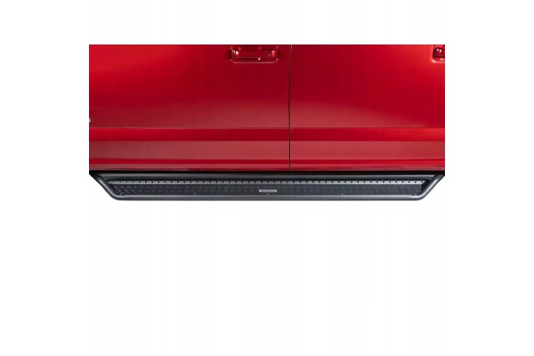 Side thresholds mounted to the frame Go Rhino Dominator Xtreme DSS Packaging status original