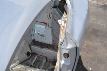 ASTON MARTIN DB9 COUPE 2005r QUARTER MUD LEFT RIGHT REAR BELT BATHTUB DUP Catalog number of the part 381330