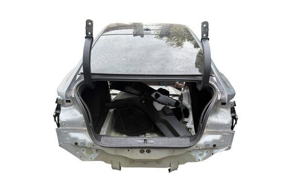 Rear fender belt left right rear van rear quadrant Citroen C4 X III KCAC Catalog number of the part Pas tylny botnik lewy