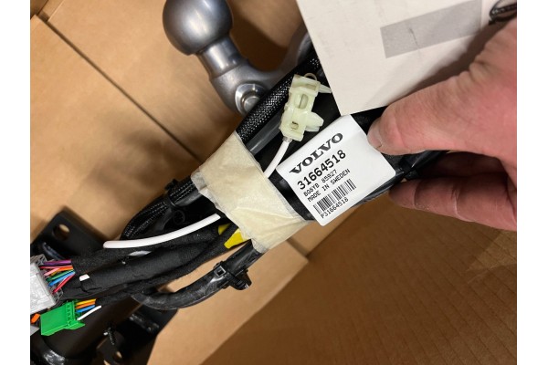 VOLVO V60 CROSS COUNTRY II 32345373 TOWBAR Part manufacturer Volvo OE
