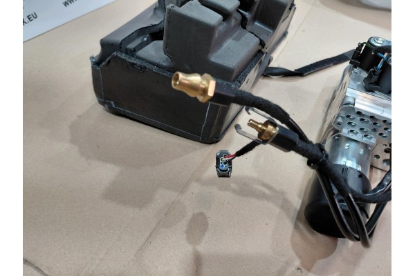Bomba hidráulica del techo convertible BMW 8 G14 F91 M8 7947310 con 29