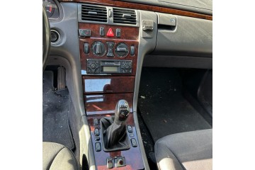 MERCEDES-BENZ CLASE E (BM 210) BERLINA 200 Kompressor (210.048)