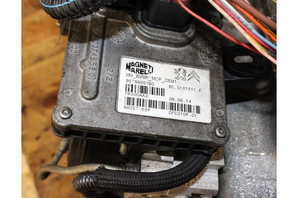 Motor diésel Peugeot 3008 1.6 E-HDI 9H05 10JBFT con caja de cambios 96
