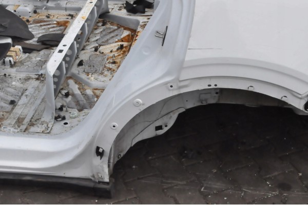EXPLORER VII EV 24r QUARTER MUDGUARD LEFT RIGHT REAR BATHTUB ASS REAR BELT Part manufacturer Ford OE