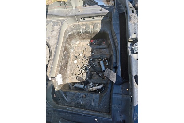 Bathtub carbon mudguard quarter rear left Mercedes S w222 63S amg Catalog number of the part 17188181818
