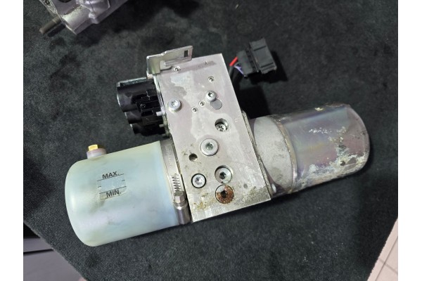 BMW Z4 E89 KABRIO 1045577 ROOF HYDRAULIC PUMP