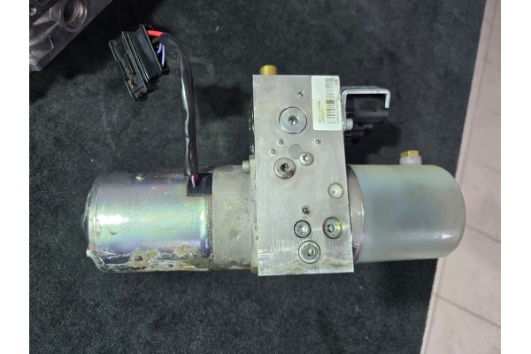 BMW Z4 E89 KABRIO 1045577 ROOF HYDRAULIC PUMP Catalog number of the part POMPA HYDRAULICZNA DACHU