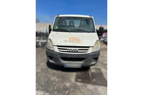 IVECO DAILY FURGÓN Caja cerrada gran espacio 35C... batalla 3950