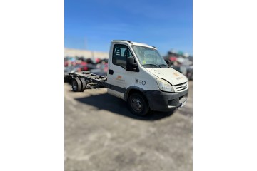 IVECO DAILY FURGÓN Caja cerrada gran espacio 35C... batalla 3950