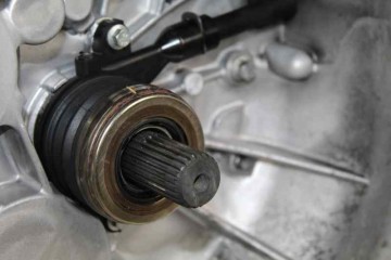 J1DR-7002-AHA CAJA CAMBIOS FORD FOCUS BERLINA (CGE)