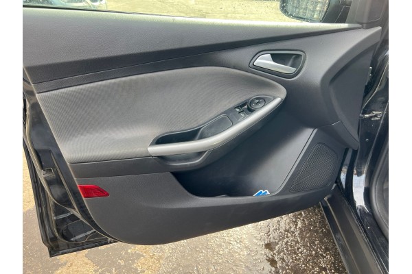 FORD FOCUS BERLINA (CB8) Trend