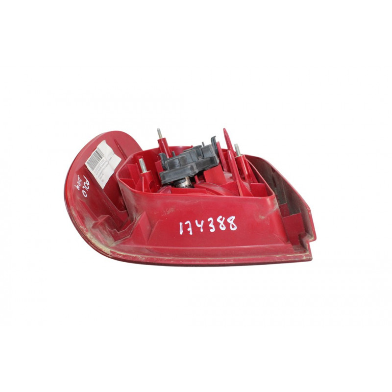 PILOTO TRASERO DERECHO VOLKSWAGEN POLO III BERLINA (6N2)