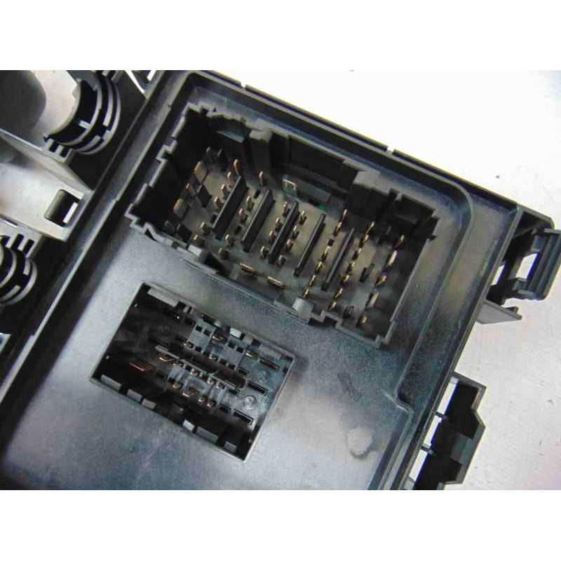 J7BT-14D068-BB CAJA RELES / FUSIBLES FORD KA+ (CDU)
