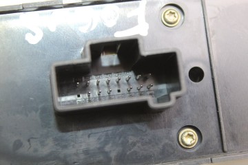 3M5T14A132AF MANDO ELEVALUNAS DELANTERO IZQUIERDO FORD FOCUS BERLINA (CAP) Trend 2005 3M5T14A132AF 213437 FORD - 1