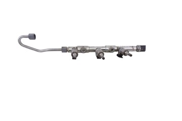 04C133320F RAMPA INYECTORA VOLKSWAGEN GOLF VII BERLINA (BQ1/BE2) Advance 2018 04C133320F 213617 VOLKSWAGEN - 2