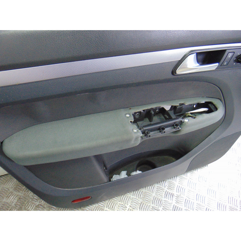  JUEGO ASIENTOS COMPLETO VOLKSWAGEN TOURAN (1T2) Advance 2008 204600 VOLKSWAGEN - 3