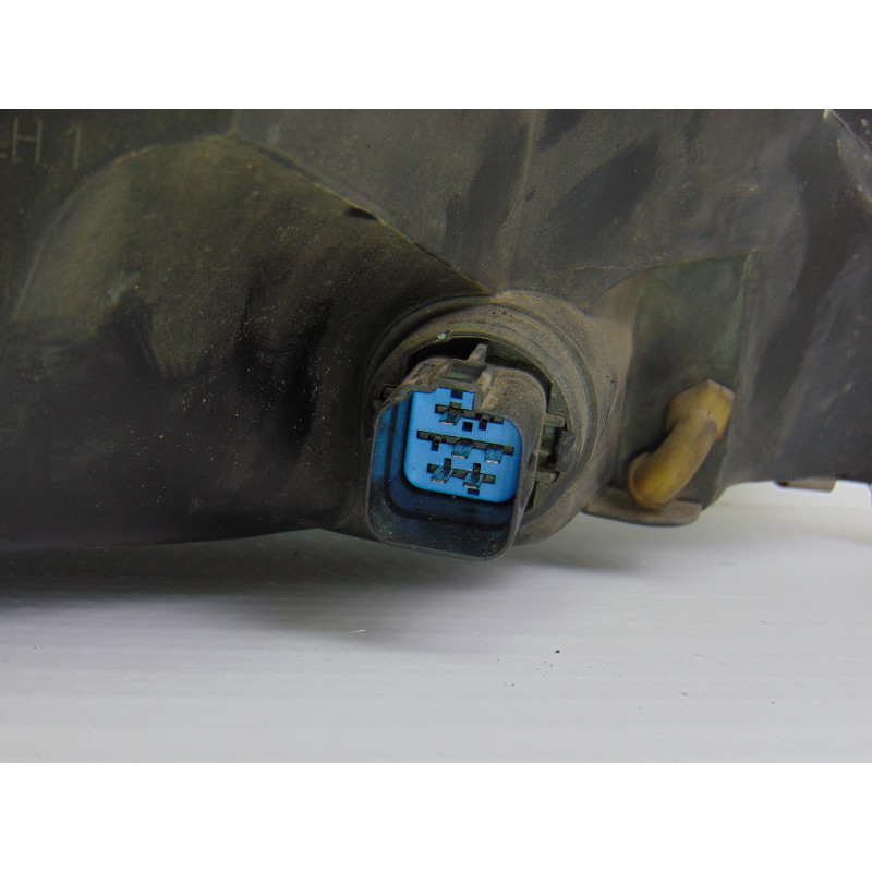 FARO IZQUIERDO FORD FOCUS FAMILIAR (CAK)