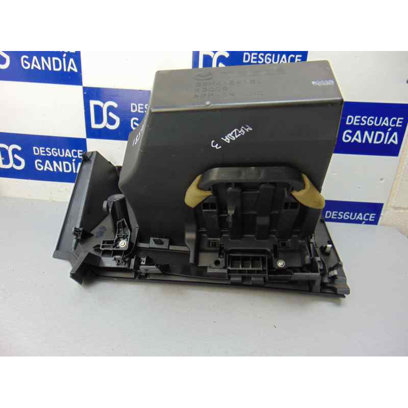  GUANTERA MAZDA 3 BERLINA (BL) Active 2010 185951 MAZDA - 2